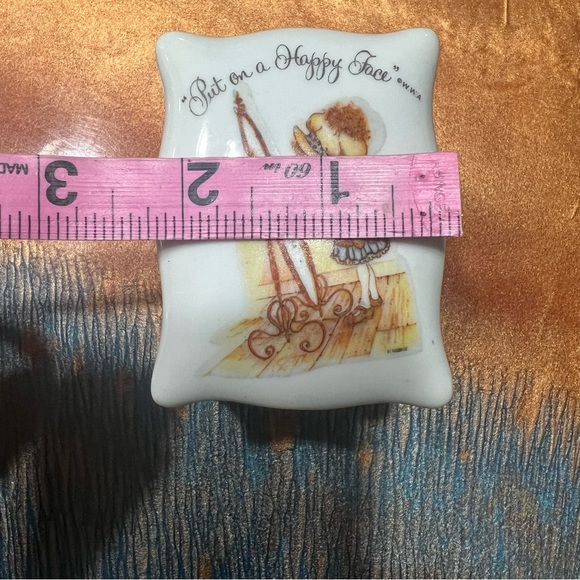 Vintage Holly Hobbie Porcelain Trinket Box Put on a Happy Face Japan - Picture 12 of 13